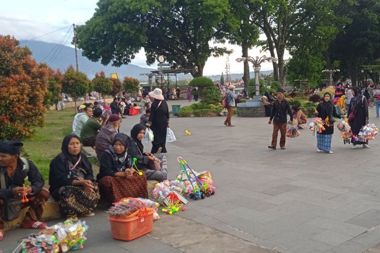 PKL di Bukittinggi Wajib Pakai Baju Adat saat Jualan, Pakai Batik hingga Baju Kurung