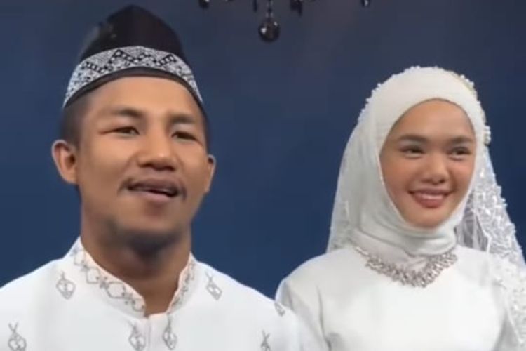 Viral Petarung MMA Thailand Jadi Mualaf, Nikahi Kekasihnya Pakai Gamis dan Peci