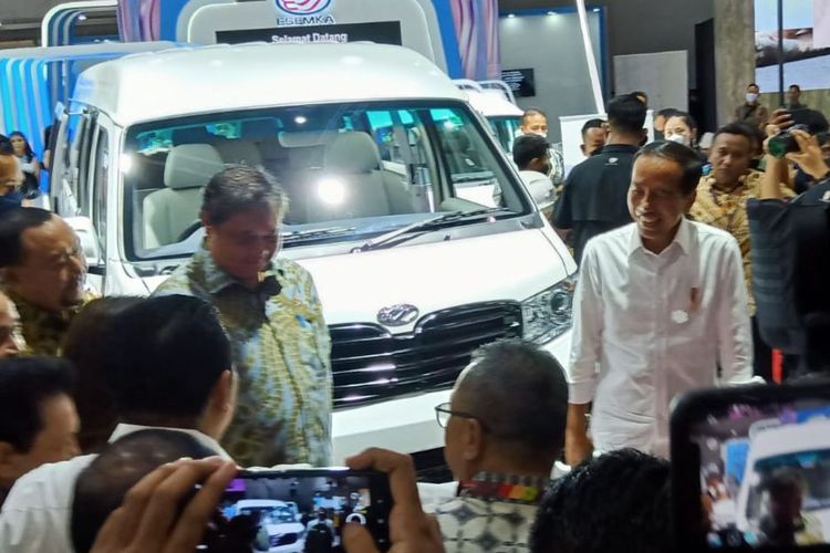 Presiden Jokowi Dahulukan Insentif untuk Motor Listrik, Alasannya Mobil Banyak yang Indent