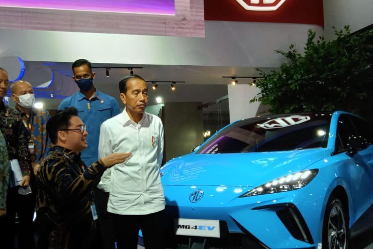 Presiden Jokowi Resmi Buka IIMS 2023, Pameran Otomotif Sambil Nonton Konser