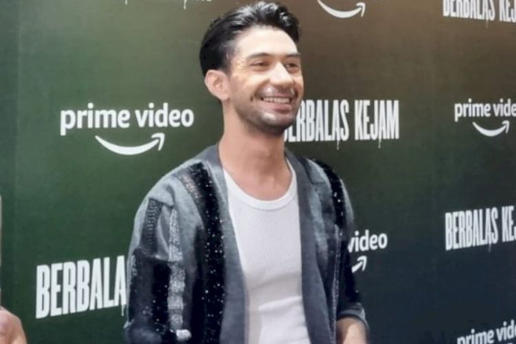Reza Rahadian Ternyata Gak Ingin Beradegan Laga Berlebihan di 'Berbalas Kejam', Kenapa?