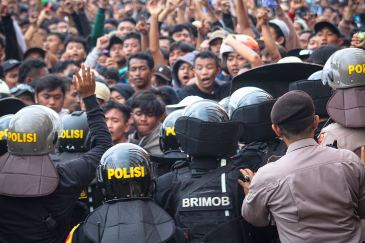 Pakai Gas Air Mata di Stadion Jatidiri, Polisi Dinilai Gak Belajar dari Tragedi Kanjuruhan