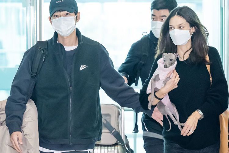 Song Joong Ki Dituding Menikahi Janda, Katy Louise Saunders Pernah Nikah dan Punya Anak?
