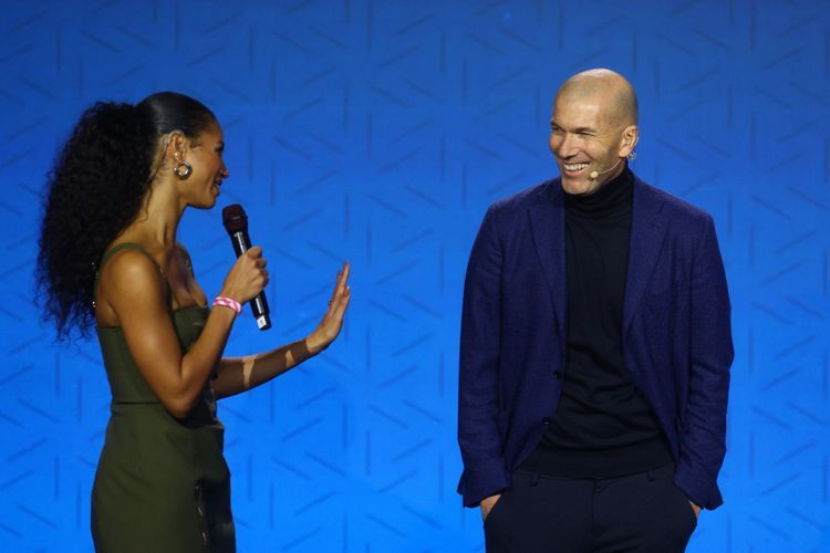 Zidane Sudah Lama Nganggur, Kirain Jadi Pelatih Bola Gak Taunya Malah Masuk Tim Formula 1