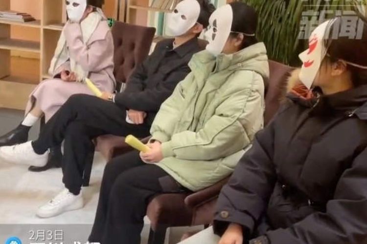 Minta Calon Pelamar Pakai Topeng saat Wawancara Kerja, Perusahaan di China Banjir Pujian