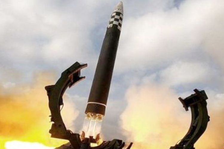 Tegang! Kim Jong-un Tembakan 2 Rudal ke Laut Jepang, Perdana Menteri Bereaksi