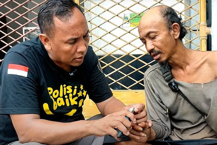 Kisah Mulia Polisi Aipda Purnomo Rawat ODGJ hingga Sembuh dan Gratis di Rumahnya
