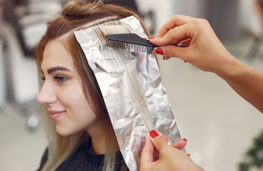 Berapa Lama Waktu untuk Keramas Setelah Mewarnai Rambut? Ini Jawabannya!