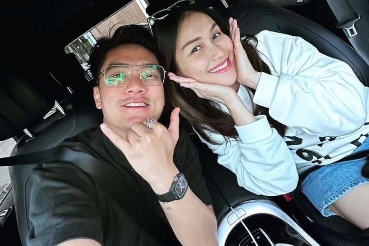 Titisan Ratu Kidul Ramal Boy William & Ayu Ting Ting Sudah Jadian, Belum Berani Go Public?