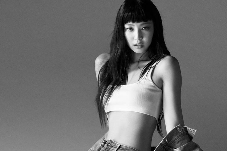 Seksi Banget! Jennie BLACKPINK Pamer Lekuk Tubuh dengan Pakaian Dalam Calvin Klein