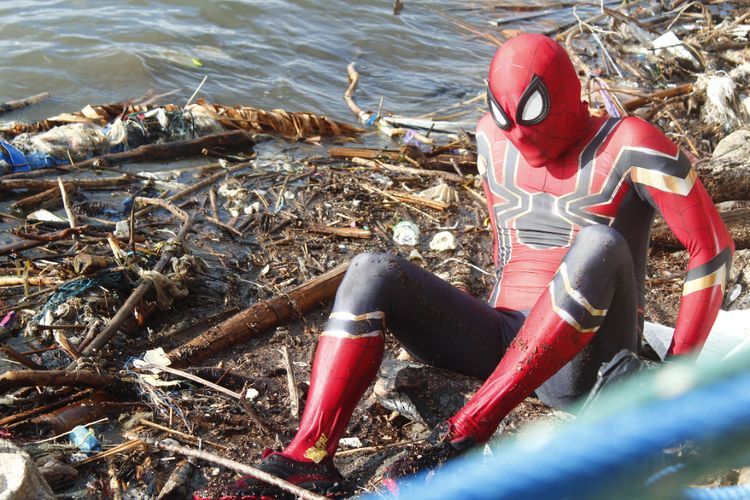 Aksi Keren Spiderman Parepare, 3 Tahun Keliling Mungutin Sampah, Kini Jejaknya Diikuti!