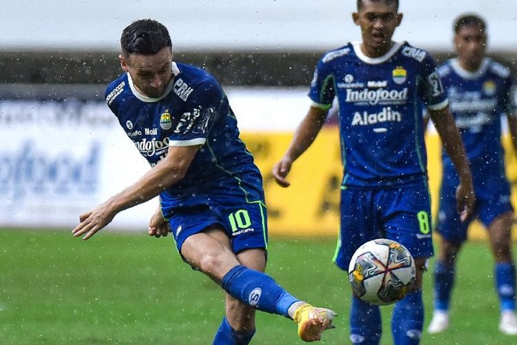 Hasil Liga 1 2022/2023: Marc Klok Bikin Gol, Persib Bandung Hajar Arema FC 1-0