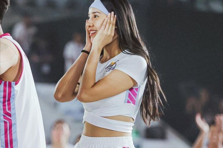 Candid Cantik Anya Geraldine Main Voli Rambut Panjang Digerai, Netizen: Gak Ada Cacatnya