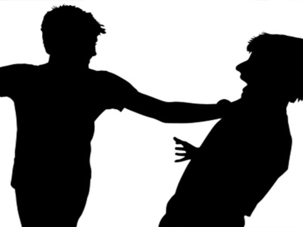 2 Pria Diserang Pakai Samurai hingga Busur Panah di RPTRA Jakut: Korban Babak Belur!
