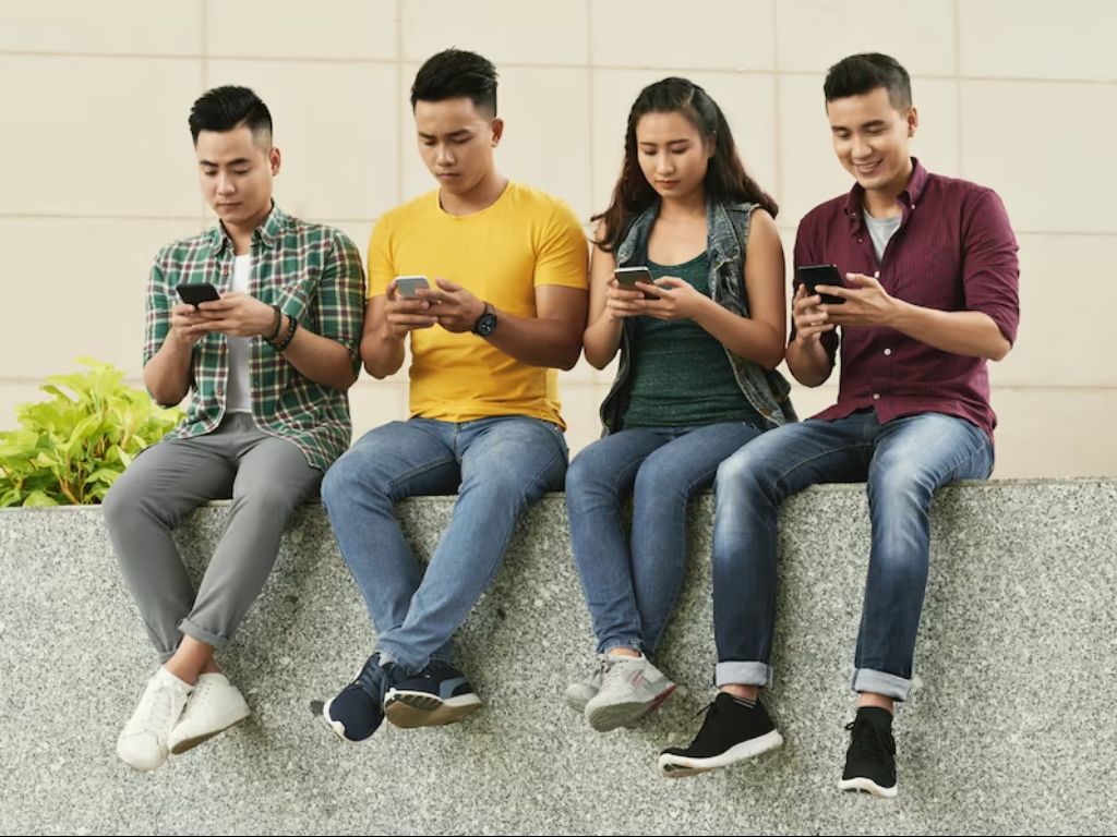 Studi: Gen Z Sudah Banyak yang Mulai Kecanduan Smartphone, Kamu Termasuk?