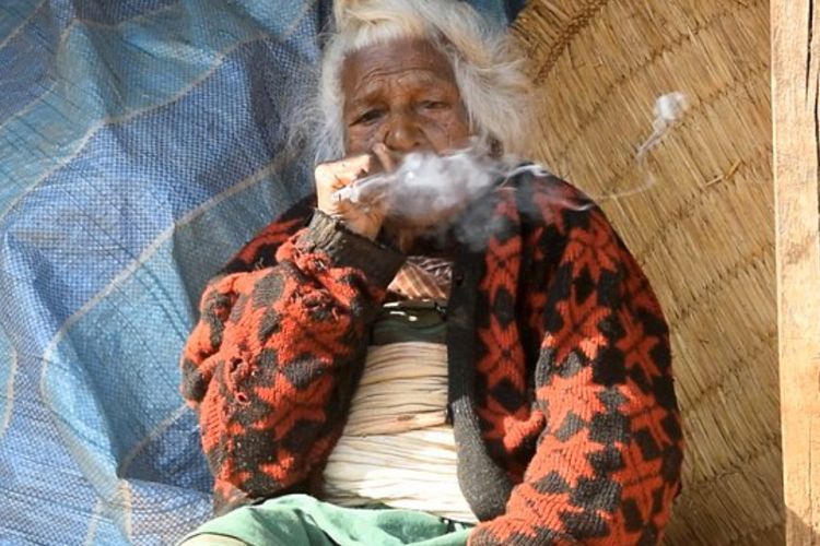 Kisah Nenek Usia Lebih Seabad Hisap 30 Batang Rokok per Hari, Alasannya Bikin Heran