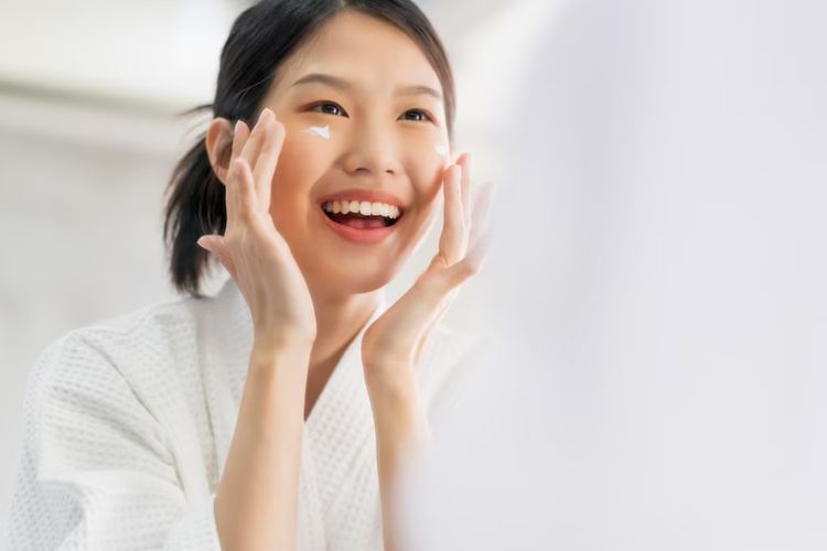 7 Cara Merawat Kulit Wajah saat Musim Hujan, Biar Gak Kering! 
