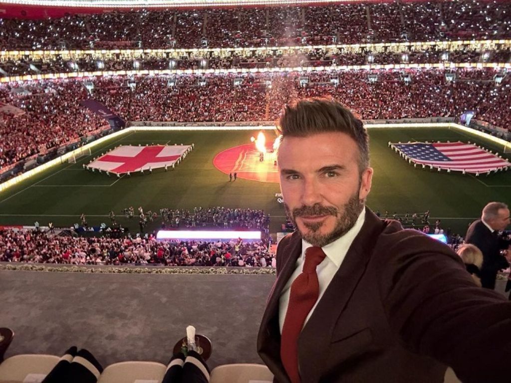 David Beckham Pamer Skill Juggling Pakai Pencake Sampai Bikin sang Istri Tersipu Malu
