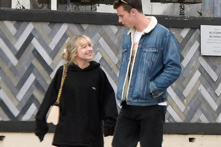 Shawn Mendes dan Sabrina Carpenter Terciduk Jalan Bareng, Pacaran?