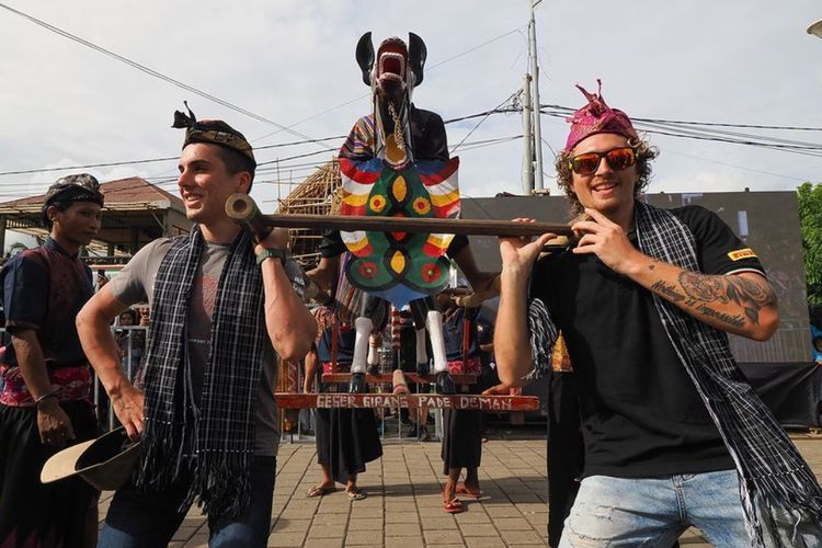 Pembalap WSBK Girang Bisa Jajal Karnaval Budaya Lombok Bau Nyale