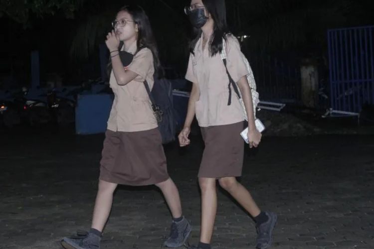 Viral Siswa NTT Masuk Sekolah Jam 5 Pagi, Begini Dampaknya pada Kesehatan Anak