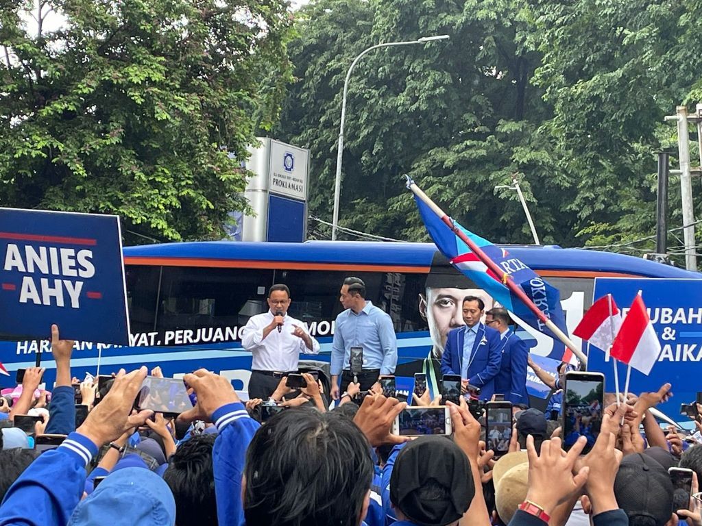 Kecewa, Demokrat Jember Turunkan Poster Bergambar Anies-AHY Tengah Malam