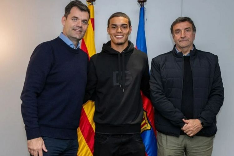 Doa Ronaldinho pada Anaknya yang Resmi Gabung Barcelona: Semoga Tuhan Selalu Bersamamu!