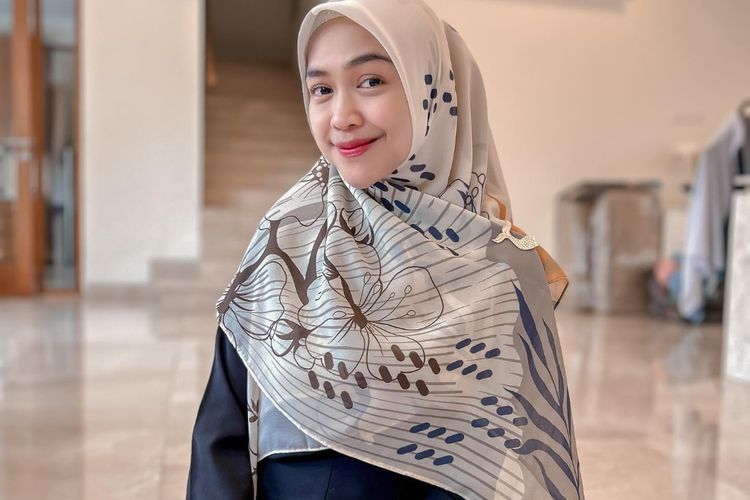 Ria Ricis Panik Rumahnya Kemasukan Ular Emas Diduga Jelmaan Jin: Kiriman Orang Jahat?
