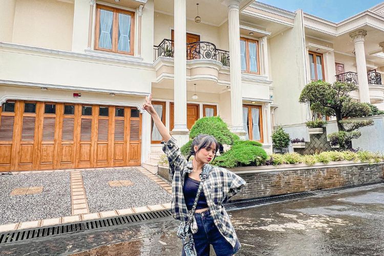 Keren! Fuji Pamer Rumah Mewah Puluhan Miliar Hasil Keringat Sendiri: The Power of Doa