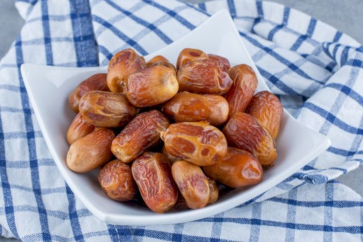 Selalu Ada saat Puasa, Yuk Intip Manfaat Kurma yang Jadi Buah Favorit Nabi!