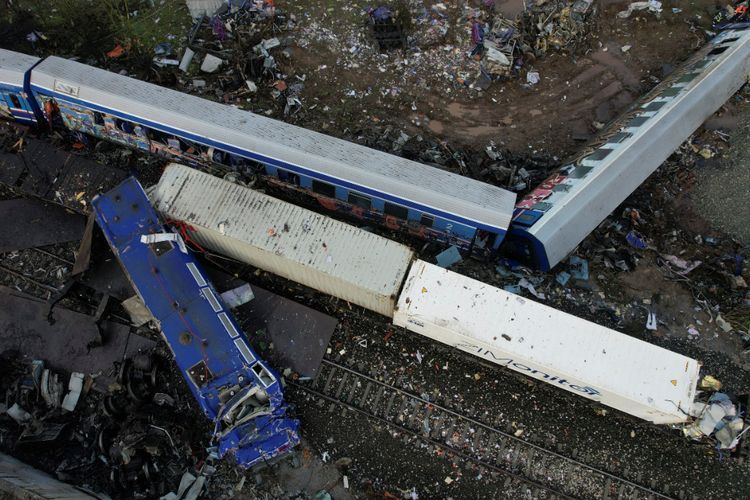 Detik-detik 2 Kereta Tabrakan di Yunani Sebabkan 57 Orang Tewas, PM Kyriakos Minta Maaf