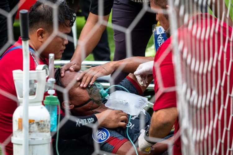 Pemain Madura United Ricki Ariansyah Kolaps Usai Cetak Gol ke Gawang PSIS Semarang