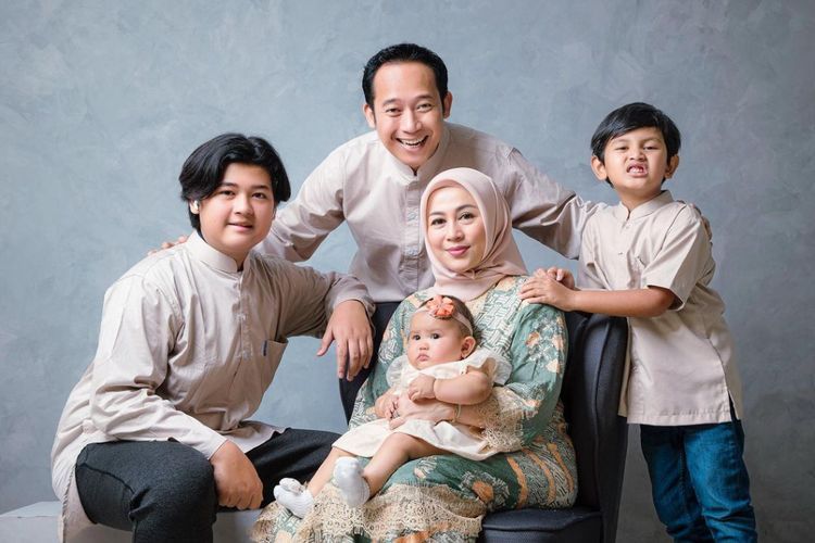 Denny Cagur dan Shanty Widihastuti Bongkar Rahasia Langgeng: Punya Teknik Parenting Beda