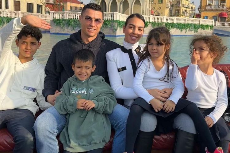 Georgina Rodriguez pun Bangga, Anak-anak Cristiano Ronaldo Belajar Bahasa Arab