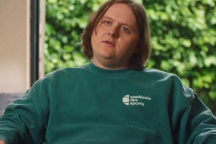 Dokumenter Lewis Capaldi akan Perlihatkan Sisi Lain Sang Artis yang Gak Tampak di Media