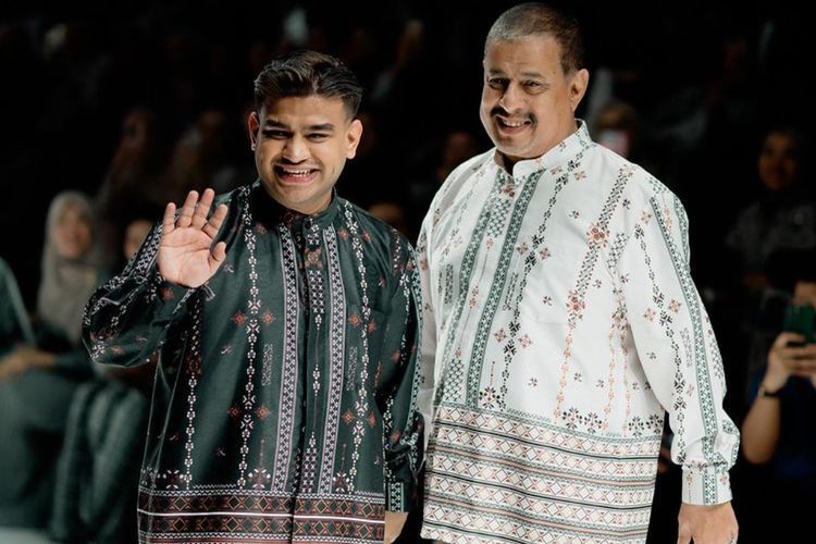 Pak Muh Langsung Sungkem Tolak Tawaran Fashion Show Lagi Usai Sempat Gemetaran di Catwalk