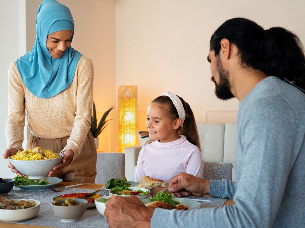 Tips Biar Anak Tetap Konsumsi Makanan Bergizi saat Sahur Tanpa Enek