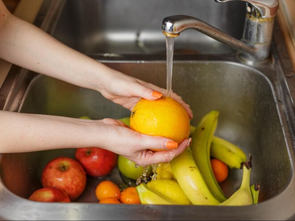 Cara Membersihkan Buah dan Sayur Sebelum Dikonsumsi