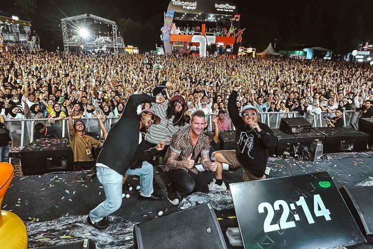 Secondhand Serenade Nyanyikan Lagu Fall For You Versi Koplo, Netizen: Asyik Banget!