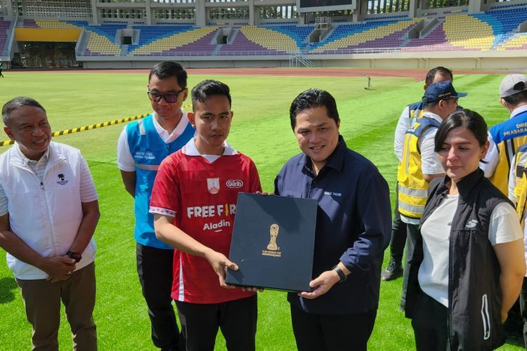 Menpora Amali Bersama Ketum PSSI Tinjau Stadion Manahan Solo untuk Venue Piala Dunia U-20