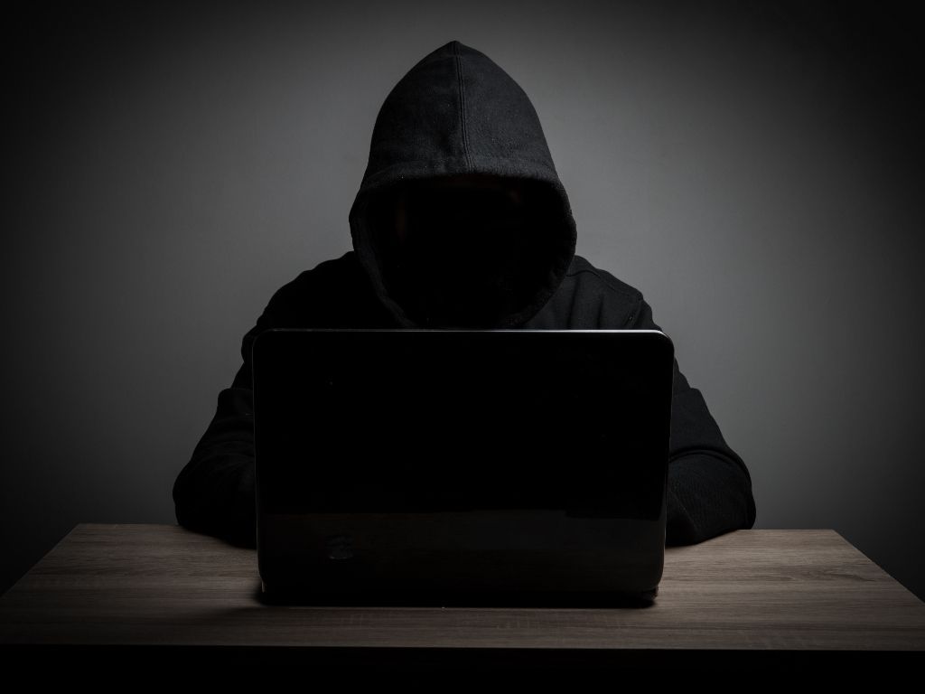 Pria di Bekasi Hack Server Smartfren: Curi Pulsa hingga Jutaan!
