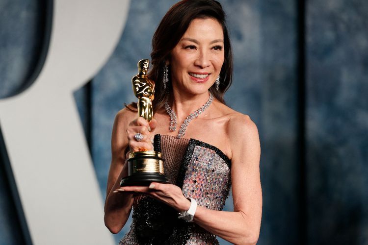 5 Film Populer yang Dibintangi Michelle Yeoh, Aktris Terbaik Oscar 2023