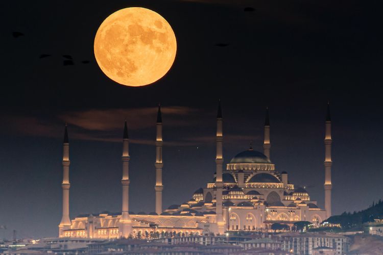 10 Puisi tentang Bulan Ramadhan yang Sedih dan Menyentuh Hati