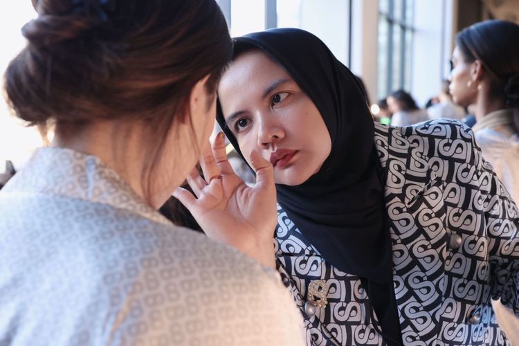 Kisah di Balik Panggung MUA Indah Aini Menyukseskan New York Fashion Week 