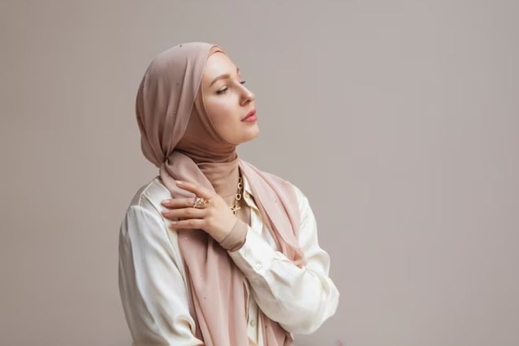 Dear Hijabers, Simak 5 Tips Jaga Kulit Kepala dan Rambut meski Tertutup
