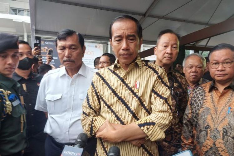 Presiden Jokowi Sebut Impor Pakaian Bekas Sangat Mengganggu, Kenapa?