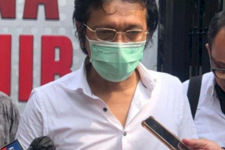 Adian Napitupulu Keberatan Baju Thrifting Dilarang: Gue Dilantik Pakai Jas Bekas Gedebage