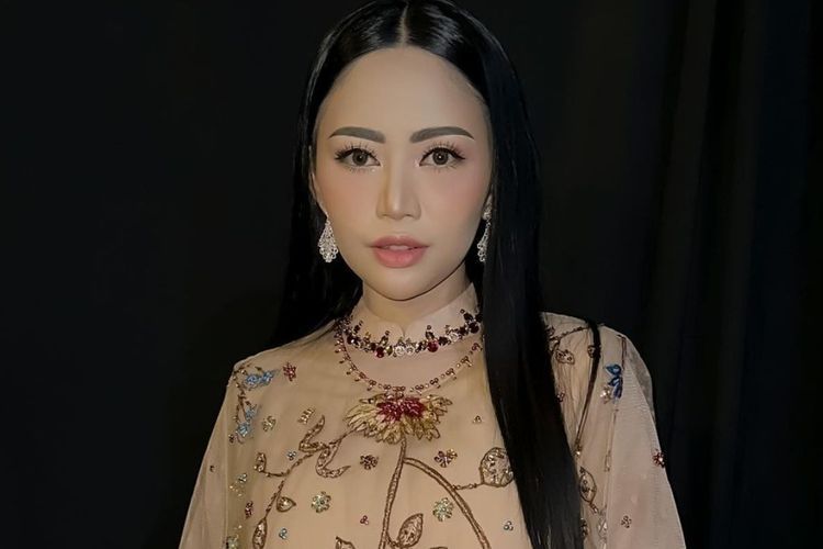Makeup dan Cara Jalannya yang Kaku Saat Catwalk Dihujat, Rachel Vennya Beri Tulisan Bijak