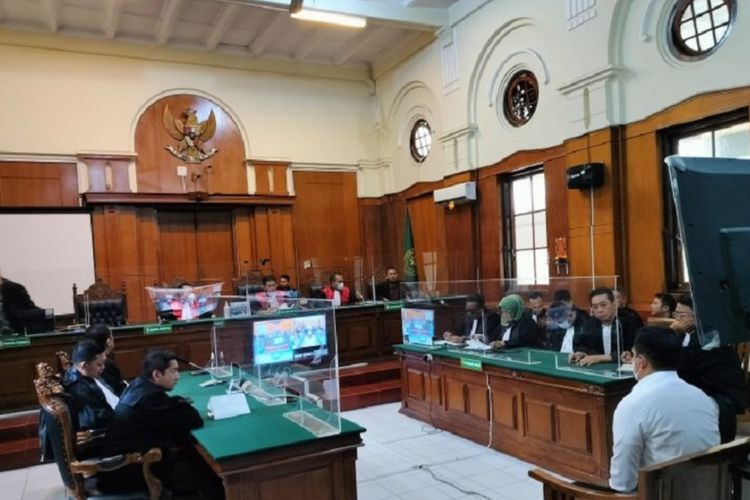 Update Tragedi Kanjuruhan: Terdakwa AKP Bambang Sidik Achmadi Divonis Bebas!