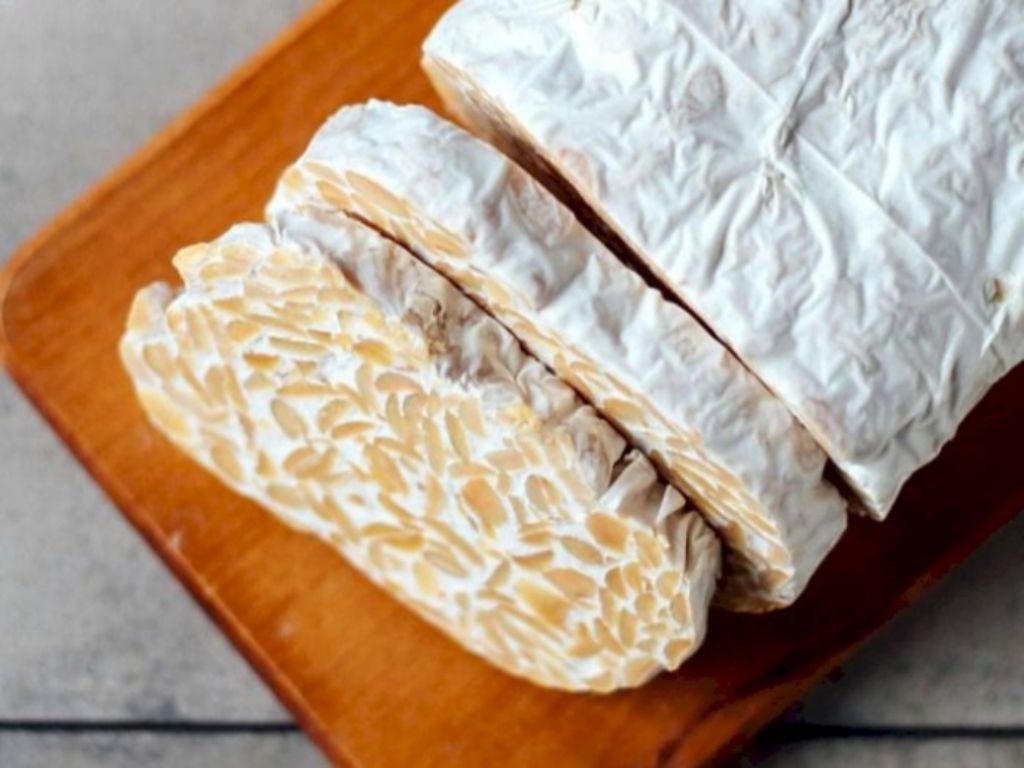 Cara Menyimpan Tempe Agar Tetap Awet dan Bagus, Keluarkan dari Daunnya Ya!